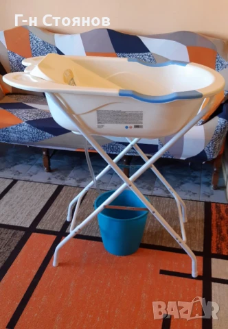Продавам детска вана за къпане със стойка и помощна подложка
