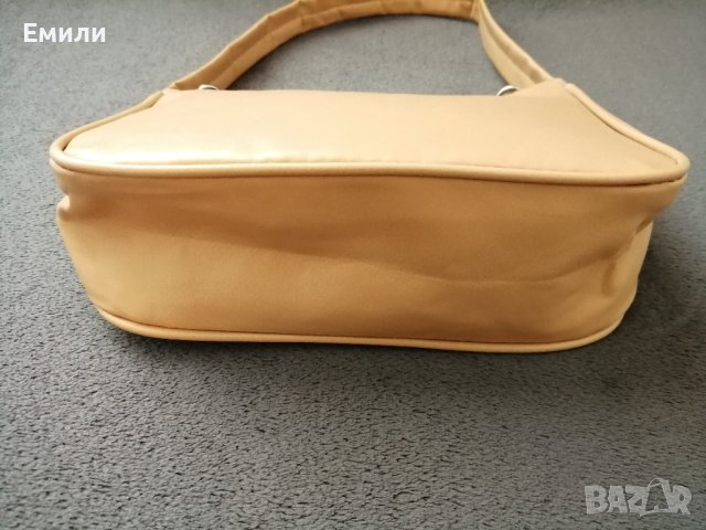 Кожена малка дамска чанта с верижка синджир с висулки пеперуди в син и сребрист цвят , снимка 11 - Чанти - 41772054