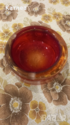 Пепелник червено стъкло, снимка 2 - Други стоки за дома - 53701835