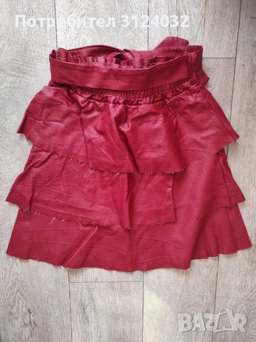 Продавам червена кожена пола, снимка 2 - Поли - 39819715