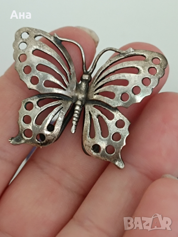 Сребърна красива пеперуда 