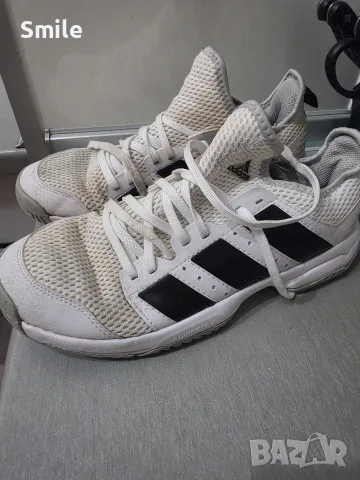 Маратонки Adidas, Nike 