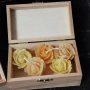 Дървена кутия с  пет ароматни мини рози - свещ, снимка 10