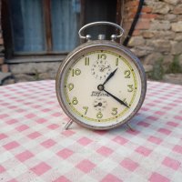 Стар настолен часовник,будилник Родина, снимка 1 - Антикварни и старинни предмети - 33959968