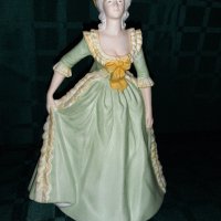 Порцеланова фигурка, статуетка на Мария-Антоанета , снимка 1 - Статуетки - 44159504