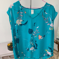 Дамска блуза в размер L/XL, снимка 1 - Тениски - 44728235
