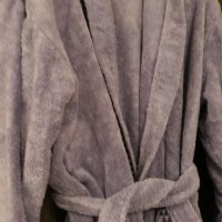 Кралски халат най-високо качество - хладко лилаво със стилна шевица, снимка 4 - Други - 39217671
