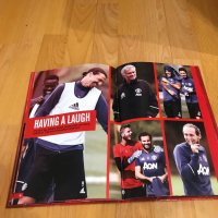 Спортен алманах на Manchester united, снимка 3 - Списания и комикси - 35782403