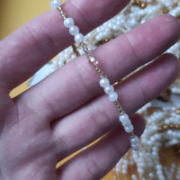 Лот от 60 броя ръчно изработени гривни с изкуствени перли и кристалче Сваровски , снимка 1 - Гривни - 44531638