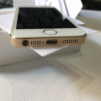 Apple iPhone 5S 16Gb Gold Фабрично отключен , снимка 2 - Apple iPhone - 27658777