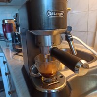 Кафемашина Делонги Дебика с ръкохватка с крема диск, работи перфектно и прави страхотно кафе, снимка 3 - Кафемашини - 41726425