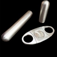 резачка за пури+метален цилиндър пренасяне съхранение неръждае стомана, снимка 3 - Подаръци за мъже - 27206171