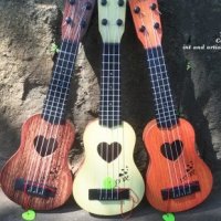 Детско Укулеле (Ukulele) - китара с перце и надпис LOVE, снимка 1 - Музикални играчки - 40884908