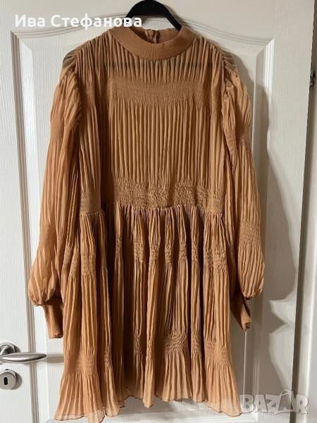 Нова феерична елегантна бежова nude цвят екрю плисе солей рокля , снимка 1