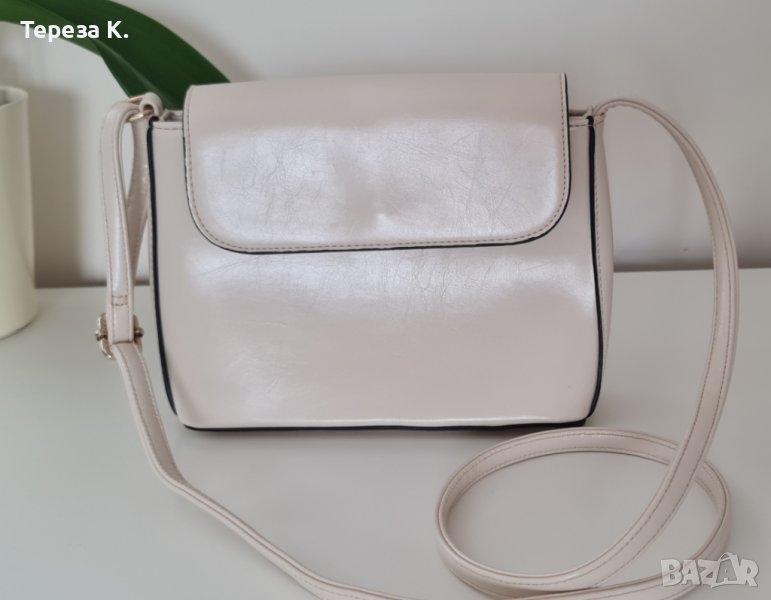Бяла дамска чанта за през рамо - цвят екрю, снимка 1