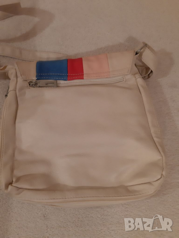 Красива дамска чанта, снимка 2 - Чанти - 36357783