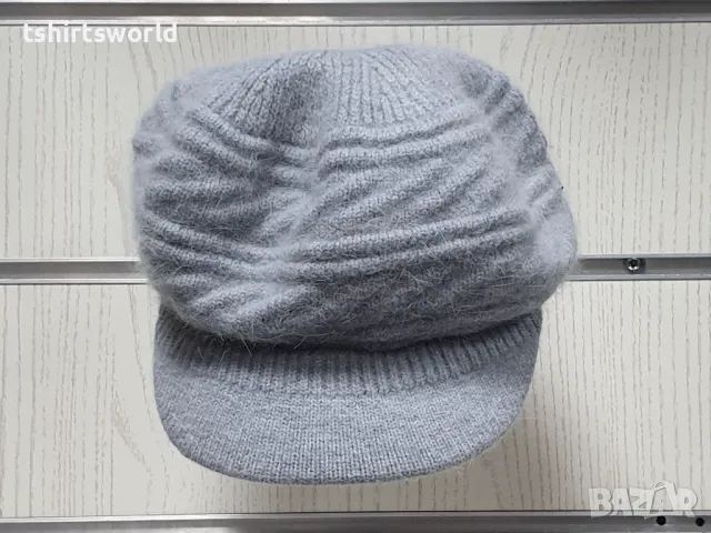 Нова зимна дамска шапка с козирка Ангора в сив цвят, снимка 3 - Шапки - 48194874