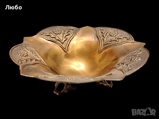 Декоративна метална/ месинг купа с флорални мотиви, снимка 2 - Антикварни и старинни предмети - 53527049