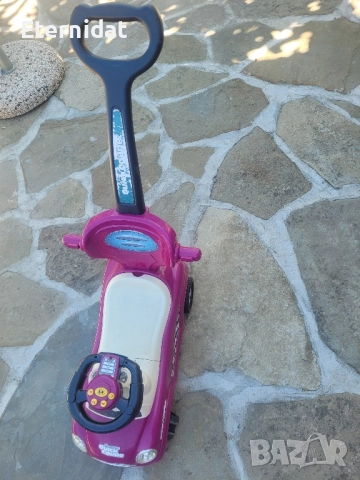Детска кола за бутане с родителски контрол и музика 