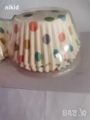 50 бр хартиени капсули бели на цветни точки кошнички за кексчета мъфини парти, снимка 2 - Аксесоари за кухня - 47495214