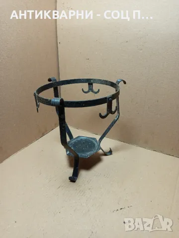 Стара Кована Поставка За Саксия Цветарник.