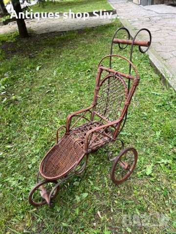 Стара плетена количка за кукли. №3998, снимка 1 - Антикварни и старинни предмети - 40730612