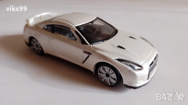 Bburago Nissan GT-R 2009 - Мащаб 1:43, снимка 14 - Колекции - 51310141
