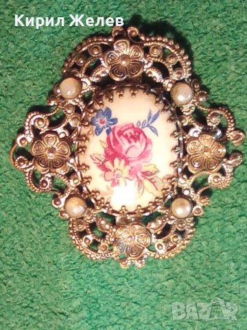 СТАРА БРОНЗОВА ПОСРЕБРЕНА АР НУВО ФЛОРАЛНА ФИЛИГРАННА РЕТРО БРОШКА с РЪЧНО РИСУВАН ПОРЦЕЛАН 29171