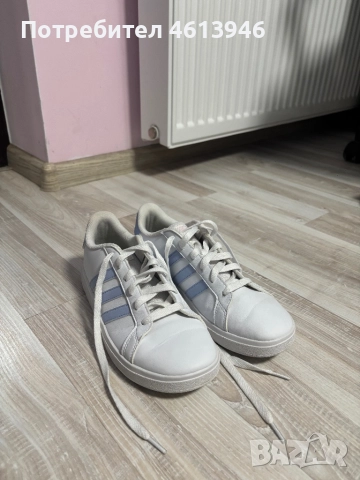 Бели спортни кецове Адидас, снимка 3 - Кецове - 52444822