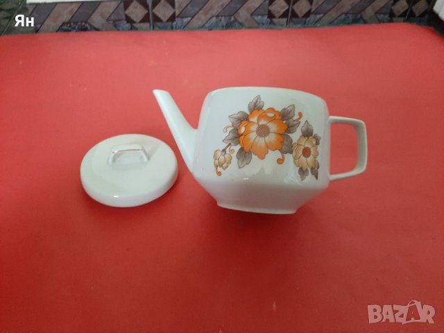 Красив Български Чайник/Кана от Порцелан от 1970-те , снимка 2 - Други ценни предмети - 41432933