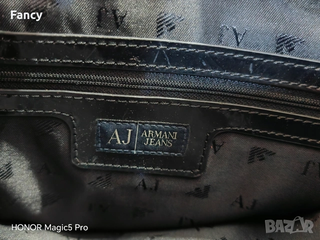 Дамска чанта Armani Jeans , снимка 12 - Чанти - 53477192