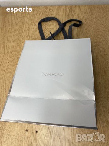 Автентична бутикова Tom Ford подаръчна торба 26 x 26 cm gift bag TF , снимка 8 - Други - 42064405