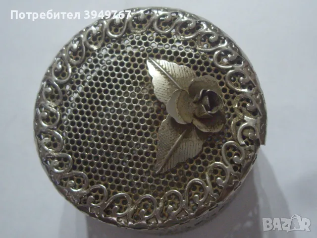 Стара кутиика за бижута., снимка 4 - Други ценни предмети - 49623443