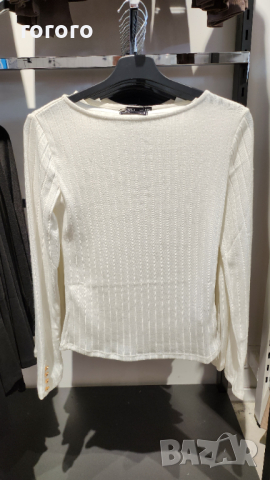 Бяла блуза, снимка 1 - Блузи с дълъг ръкав и пуловери - 44707090