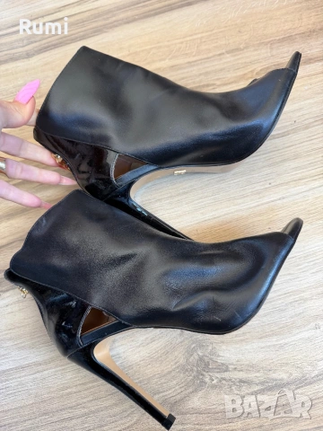  Чисто нови Черни боти до глезена Kazar с отворен пръст за жени Megan ! 39 н, снимка 6 - Дамски боти - 53660296