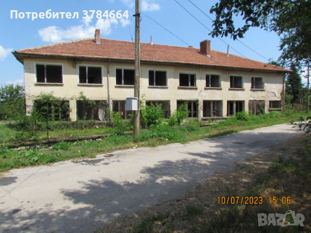 Бивше училище с общежитие в с. Къкрина (на 250 метра от Къкринско ханче)