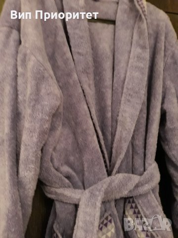 Кралски халат най-високо качество - хладко лилаво със стилна шевица, снимка 4 - Други - 39217671