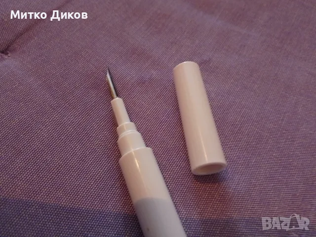 преносима писалка за почистване на безжични слушалки AirPods с бял корпус мет. връхче и мека четка, снимка 3 - Безжични слушалки - 56210569