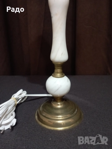 Комплект от две мраморни лампи с бели стъклени абажури, снимка 3 - Настолни лампи - 52772220