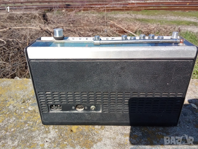 Ретро радио Universum, снимка 5 - Радиокасетофони, транзистори - 53746756