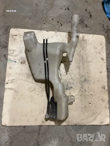 Казанче течност за чистачки с помпичка - Ford Fiesta 1.4TDCI 2008-2012, снимка 2 - Части - 48559680