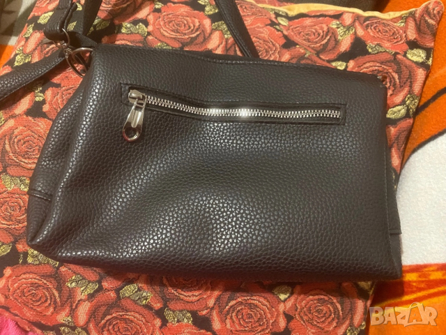 Дамска чанта Guess, снимка 5 - Чанти - 52487133