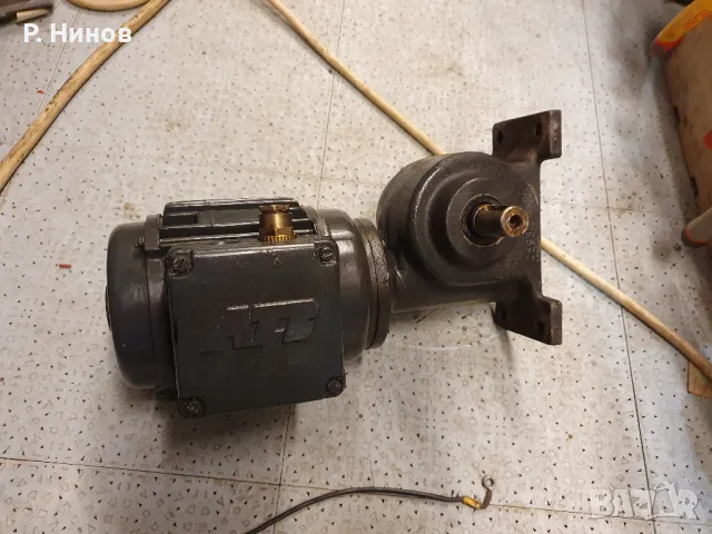 Монофазен ел.двигател 0.55 кW  4 оборота