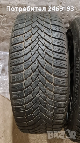 Зимни гуми 215 45 18 , снимка 2 - Гуми и джанти - 52385307