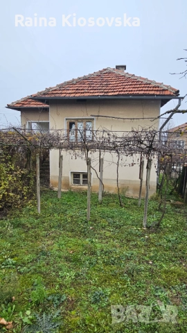 Продава се двуетажна къща с дворно място от 658 кв.м.в с.Замфирово Община Берковица , снимка 6 - Къщи - 52565009