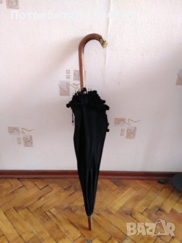 Дамски чадъри и шапка и чанта много стари в добро състояние,носени от Английски аристократки., снимка 2 - Антикварни и старинни предмети - 39642595