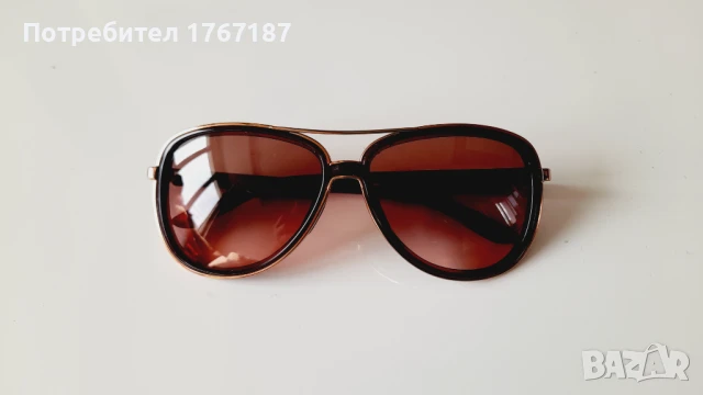 Слънчеви очила Oakley, снимка 2 - Слънчеви и диоптрични очила - 50506882