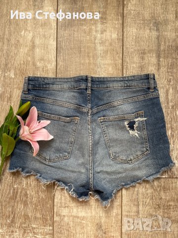 Нови къси дамски дънкови панталони номер 38 h&m hm накъсани еластични, снимка 2 - Къси панталони и бермуди - 41836404