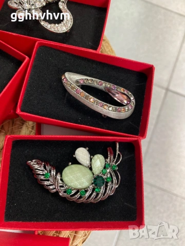 Брошки с кутия, снимка 2 - Други - 53605741