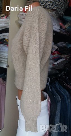 УНИКАЛНО КРАСИВА бежова къса жилетка със златисти пайети в нишката, снимка 5 - Жилетки - 44428213